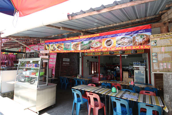 This restaurant is popular with Westerners who are struggling to find a breakfast, as it also serves toast.
