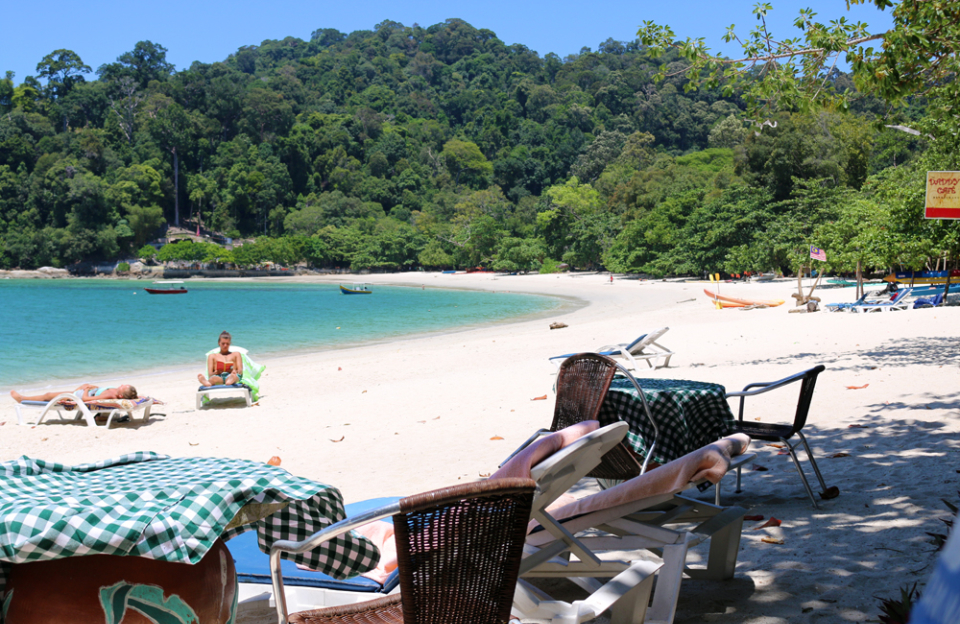 Coral Beach : A beach where many foreign tourists relax